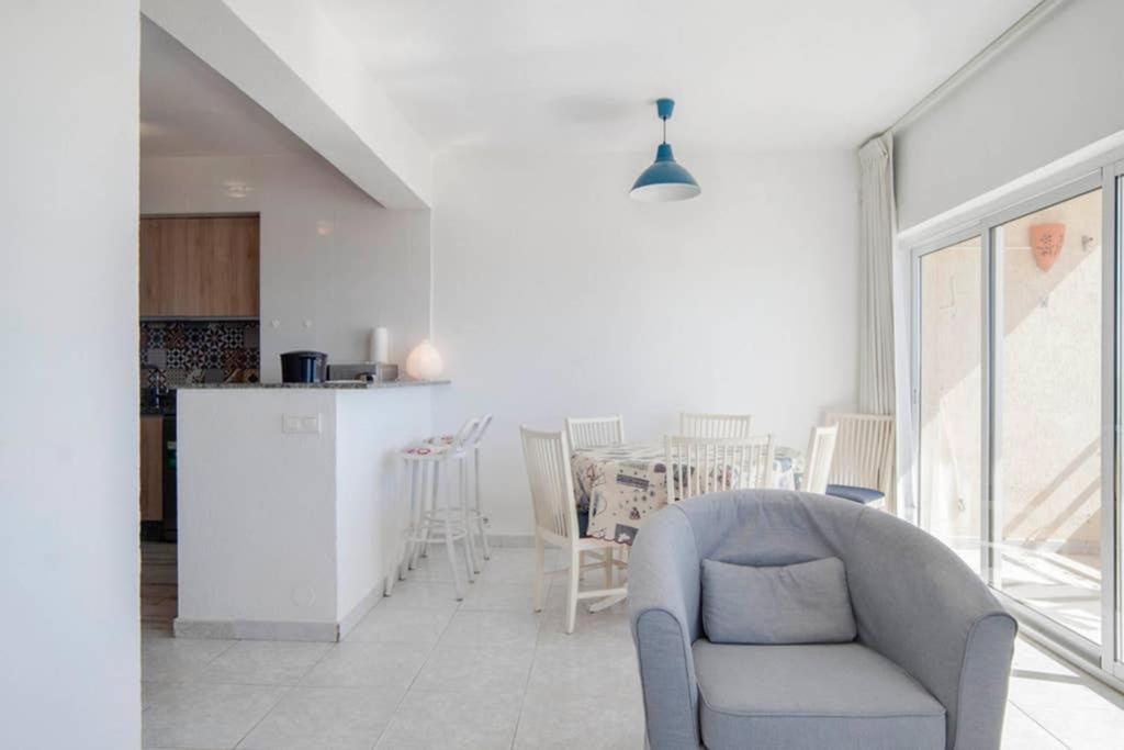 021 - Wonderful Beachfront Apartment With Stunning Sea Views Benalmadena Exterior photo