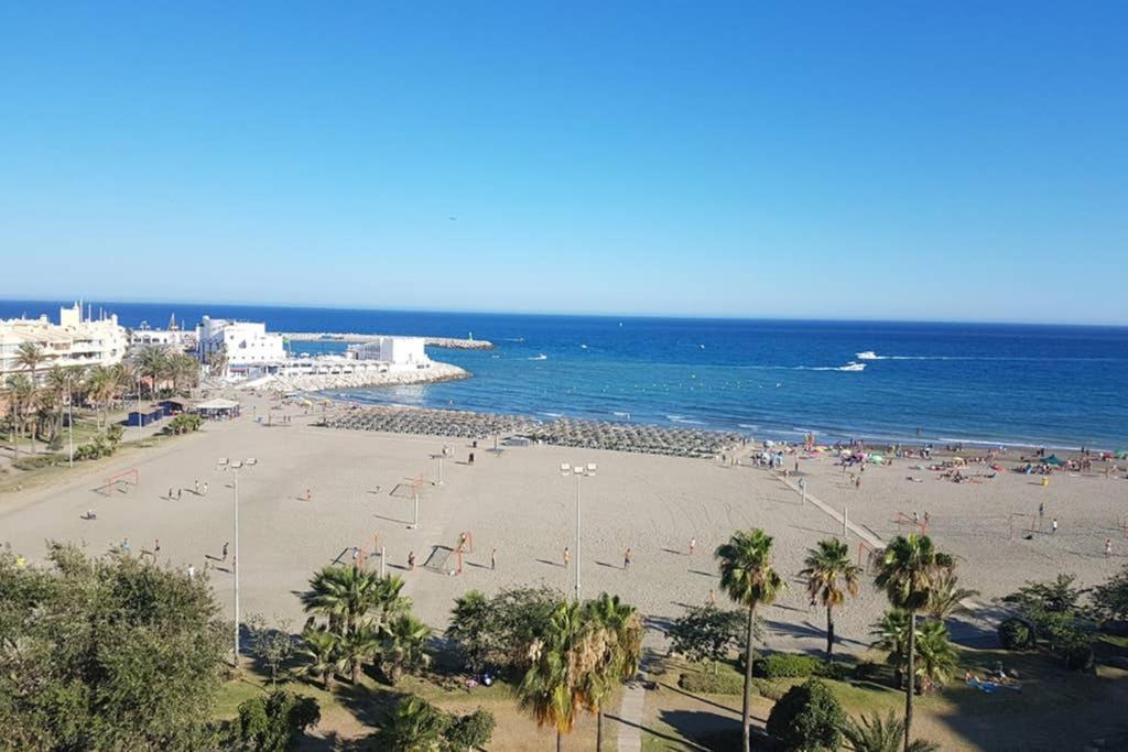 021 - Wonderful Beachfront Apartment With Stunning Sea Views Benalmadena Exterior photo