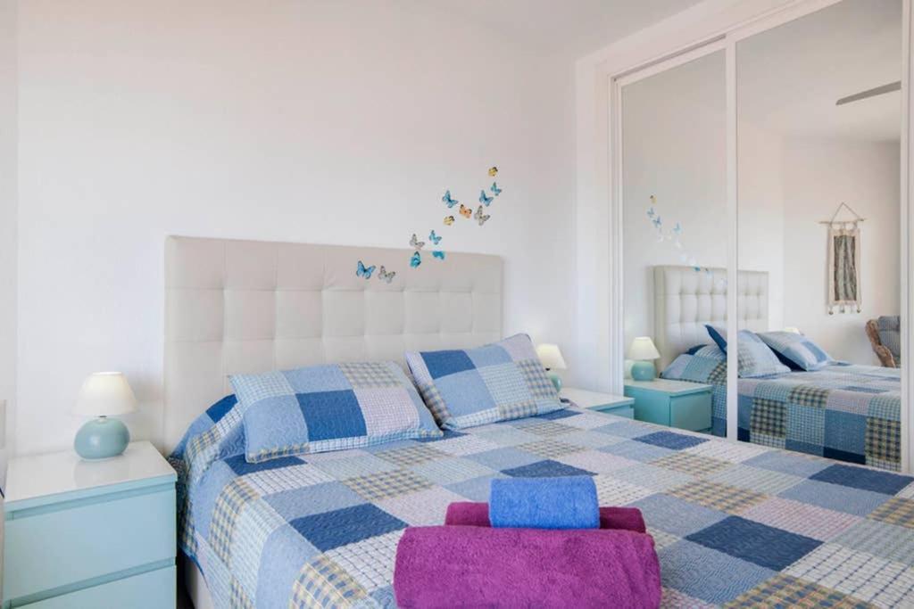 021 - Wonderful Beachfront Apartment With Stunning Sea Views Benalmadena Exterior photo