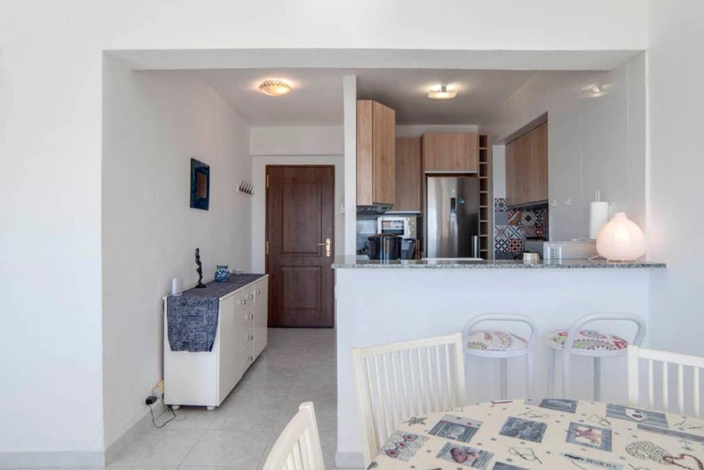 021 - Wonderful Beachfront Apartment With Stunning Sea Views Benalmadena Exterior photo