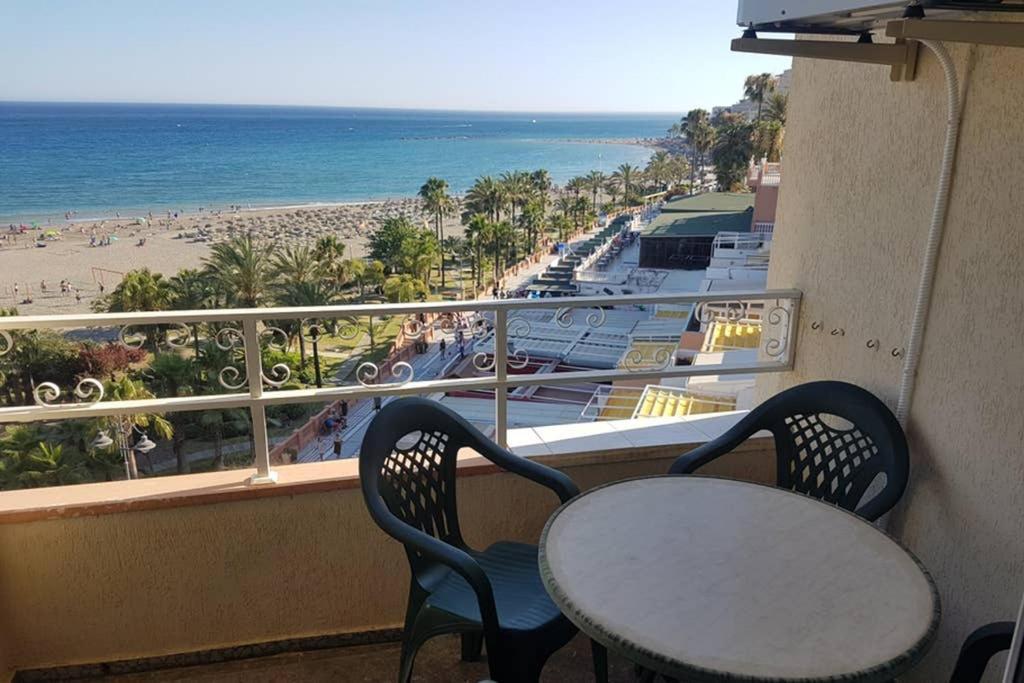 021 - Wonderful Beachfront Apartment With Stunning Sea Views Benalmadena Exterior photo