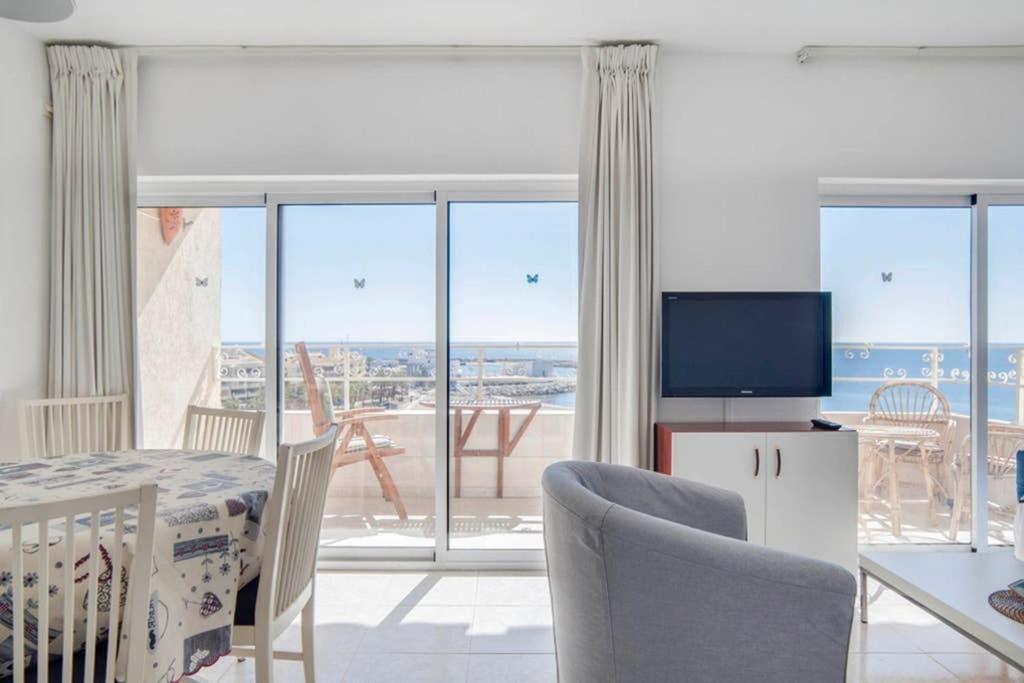 021 - Wonderful Beachfront Apartment With Stunning Sea Views Benalmadena Exterior photo